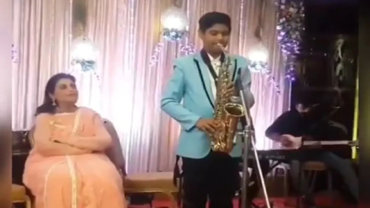 Amazing Video : છોકરાએ રફીના ગીત પર વગાડ્યું સેક્સોફોન, દુનિયા અદભૂત કલાની બની ચાહક