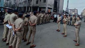 Surat: પોલીસ દ્વારા સરપ્રાઈઝ કોમ્બિંગ હાથ ધરવામાં આવ્યું, 159 આરોપીએ સામે કેસ કરાયા, 93 વાહનો, હથિયારો કબજે લીધાં