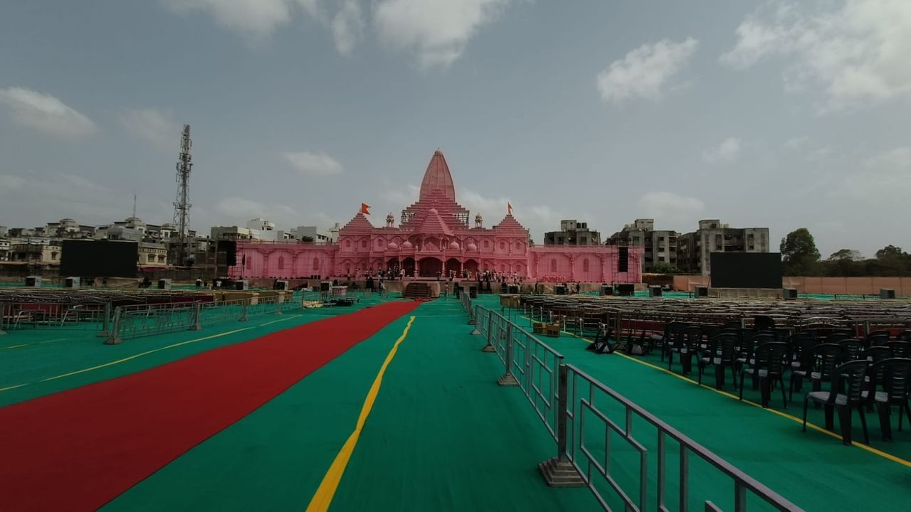 Surat : સુરતમાં અયોધ્યા રામ મંદિરના હૂબહૂ બનેલા સેટ પર રજૂ થશે અપને અપને રામ કાર્યક્રમ