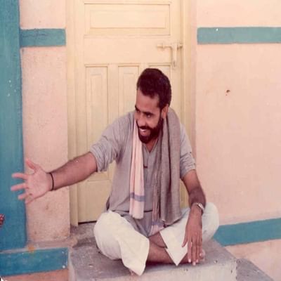 વડાપ્રધાન મોદી 2014માં ચૂંટણી જીતીને દિલ્હી ગયા, ત્યારથી અવારનવાર ગુજરાત આવતા રહે છે. lત્યારે નરેન્દ્ર મોદીની આ હળવી લાક્ષણીકતા ધરાવતો ફોટો લોકોને વધુ પસંદ આવી રહ્યો છે. (Image Courtesy PM Narendra Modi Twitter)