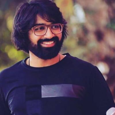 આજે 'છેલ્લા દિવસ' ફેમ 'વિકી'નો જન્મદિવસ છે. મલ્હાર પોતાના પાત્રોને પ્રતિભાથી ન્યાય આપીને ઢોલીવૂડમાં પોતાની આગવી ઓળખ ઉભી કરી છે.
