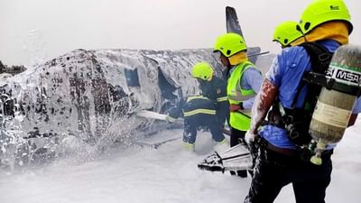 Ahmedabad : અમદાવાદ એરપોર્ટ પર યોજાઈ ફાયર સેફટી મોકડ્રીલ, આકસ્મિક સંજોગોમાં મુસાફરોની સલામતી માટે તાલીમ અપાઈ