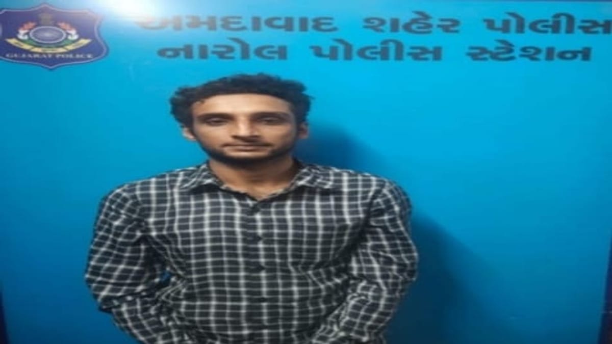 Ahmedabad : પોલીસે નારોલ સર્કલ પરથી 4.20 કિલો ચરસ સાથે એક વ્યક્તિની ધરપકડ કરી, જમ્મુ કાશ્મીરથી લાવ્યો હતો ચરસ