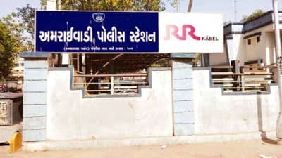 Ahmedabad: દારૂની હેરાફેરી સમયે જ ત્રાટકી પોલીસ, ફિલ્મી સ્ટાઇલમાં પોલીસે એક આરોપીને પકડ્યો, એક ફરાર થવામાં સફળ