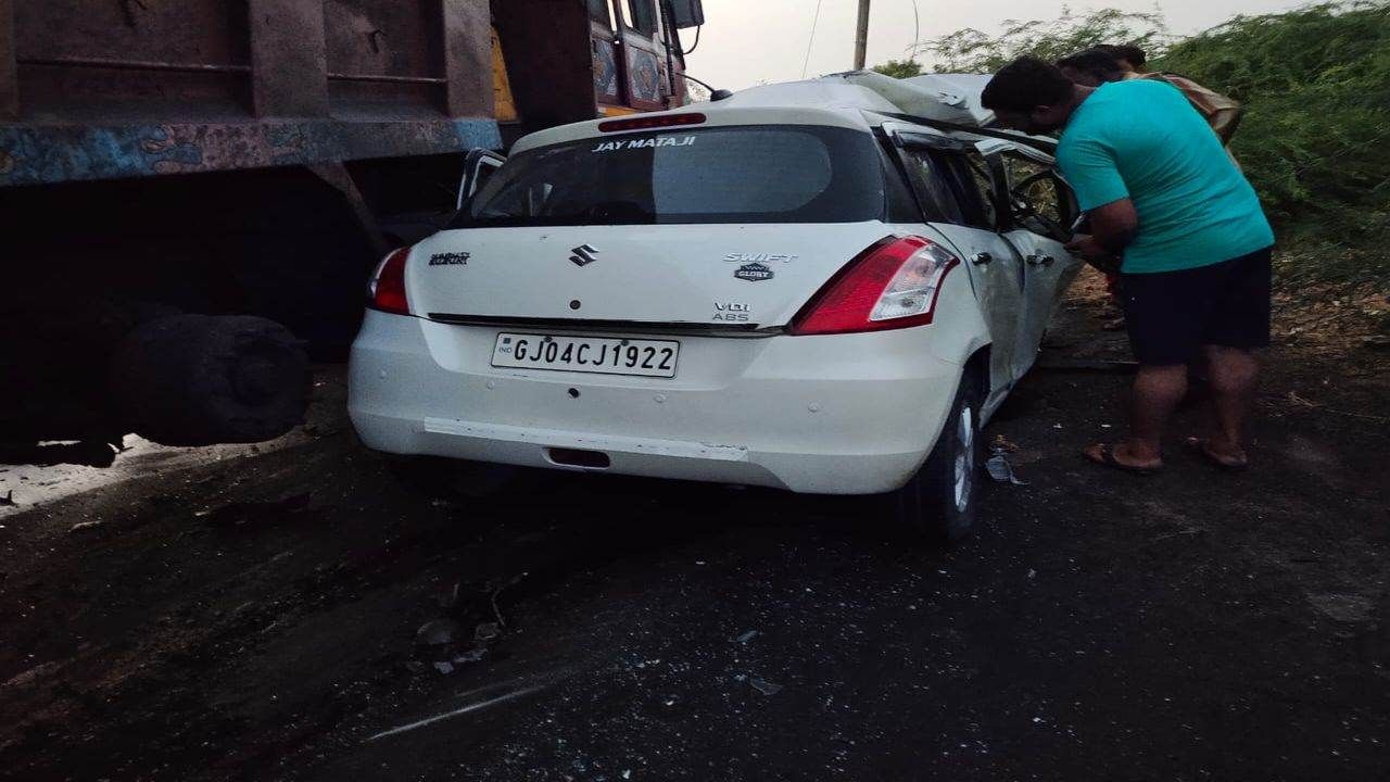 ભાવનગરના નવાબંદર રોડ ઉપર કાર અને ટ્રક વચ્ચે અકસ્માત, 4ના ઘટના સ્થળે જ મોત Gujarati News