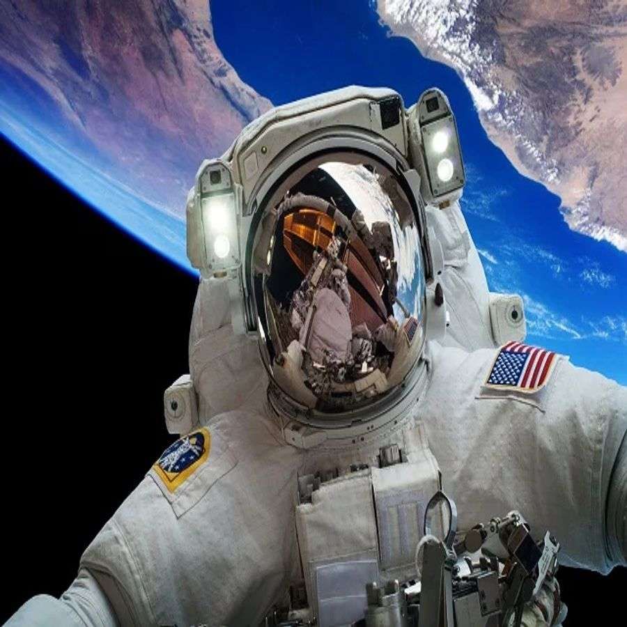स्पेस सूट कोई साधारण ड्रेस नहीं है। यह अंतरिक्ष यात्रियों के लिए सुरक्षा कवच का काम करता है। स्पेस सूट में ऑक्सीजन, पीने का पानी, इनबिल्ट शौचालय और एयर कंडीशनिंग है।