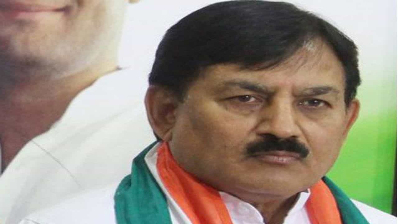 Gujarat: પત્ની સાથેના સંબંધોને લઇને વારંવાર ચર્ચામાં રહેતા ભરતસિંહ સોલંકીની રાજકીય સફર વિશે જાણો