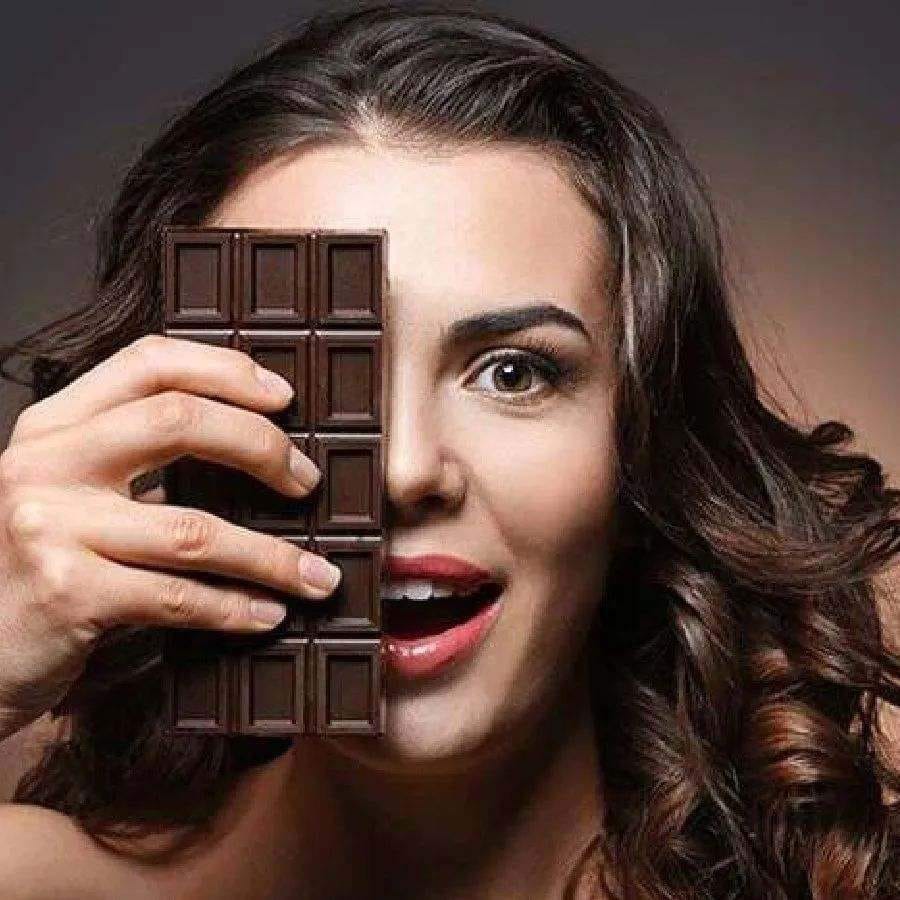 ચોકલેટને ભેજવાળી જગ્યા પર રાખવાથી, તાપમાં કે ગરમ જગ્યાએ રાખવાથી તે સમય પહેલા ખરાબ થઈ જાય છે.