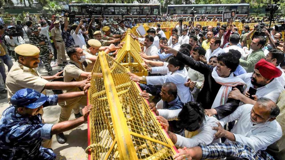 Congress Protest: દિલ્હી, કેરળ, કર્ણાટક સહિત દેશભરમાં કોંગ્રેસનું વિરોધ પ્રદર્શન, ઘણા નેતાઓની અટકાયત કરવામાં આવી
