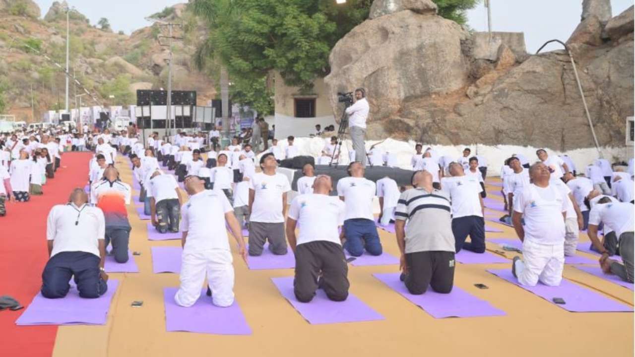 In Mehsana district, 5,35,800 yoga practitioners practiced yoga at 2,638 places