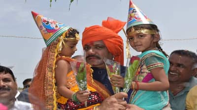 Mehsana: શિક્ષણ મંત્રી જીતુ વાઘાણીએ શાળા પ્રવેશોત્સવનો પ્રારંભ કરાવ્યો, શાળાના નવા ઓરડાઓનું લોકાર્પણ કર્યું