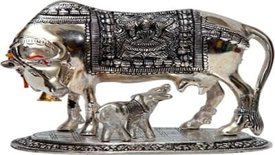 Vastu Tips: ઘરમાં આ રીતે રાખો કામધેનુ ગાયની મૂર્તિ, નહીં થાય ધનની કમી