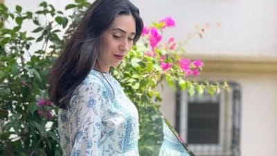 Karishma Kapoor Net Worth : સિનેમાથી દૂર રહીને પણ કરોડોની કમાણી કરે છે કરિશ્મા કપૂર, કારનું કલેક્શન જોઈને તમે પણ થઈ જશો હેરાન