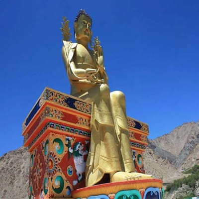 લેહ-લદ્દાખ(Leh-Ladakh trip) ભારતના જાણીતા પ્રવાસનસ્થળમાંથી એક છે.લેહ-લદ્દાખ ઉનાળામાં પ્રવાસીઓની સંખ્યા વધી જાય છે.જો તમે પહેલીવાર લેહ-લદ્દાખ ફરવા જાઓ છો તો તમારે કેટલીક વાતોનું ધ્યાન રાખવું પડશે.જાણી લો લેહ-લદ્દાખથી જોડાયેલી કેટલીક વાતો જેથી તમારી ટ્રીપ બને યાદગાર.