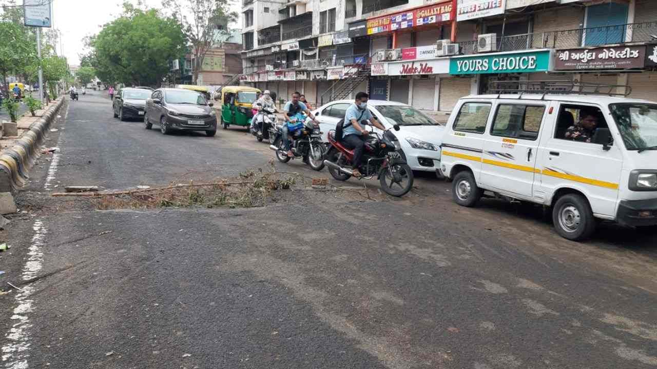 Ahmedabad Premonsoon operation pole opened, road incomplete in Naroda, landslide on Hatkeshwa bridge, road blocked in Memnagar