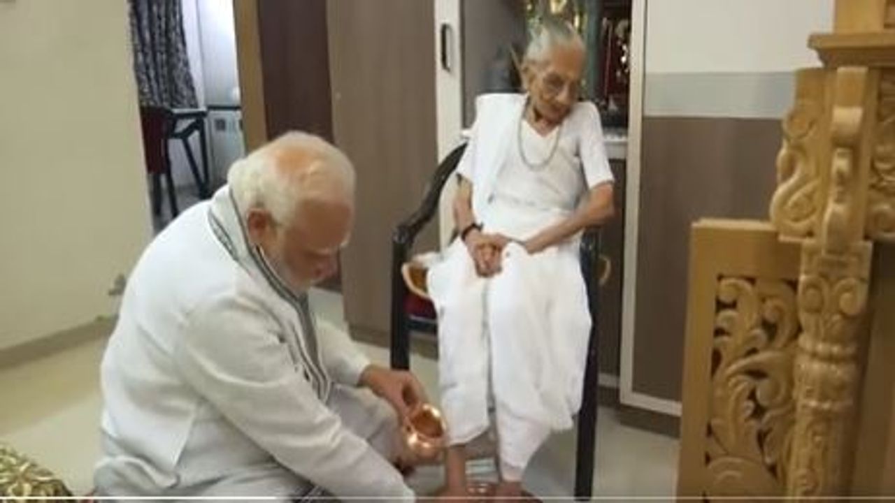 PM Modi gujarat visit: વડાપ્રધાન નરેન્દ્ર મોદીએ માતાની 100મી વર્ષગાંઠે ચક્ષુથી લઈ ચરણનાં લીધા વધામણા, જુઓ EXCLUSIVE VIDEO