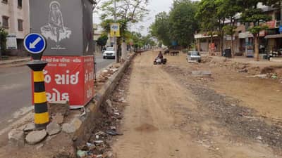 Ahmedabad: ચોમાસામાં મુશ્કેલી માટે તૈયાર રહેજો, નરોડામાં રસ્તો અધુરો, હાટકેશ્વર બ્રિજ પર ભૂવો પડ્યો, મેમનગરમાં રસ્તો બેસી ગયો