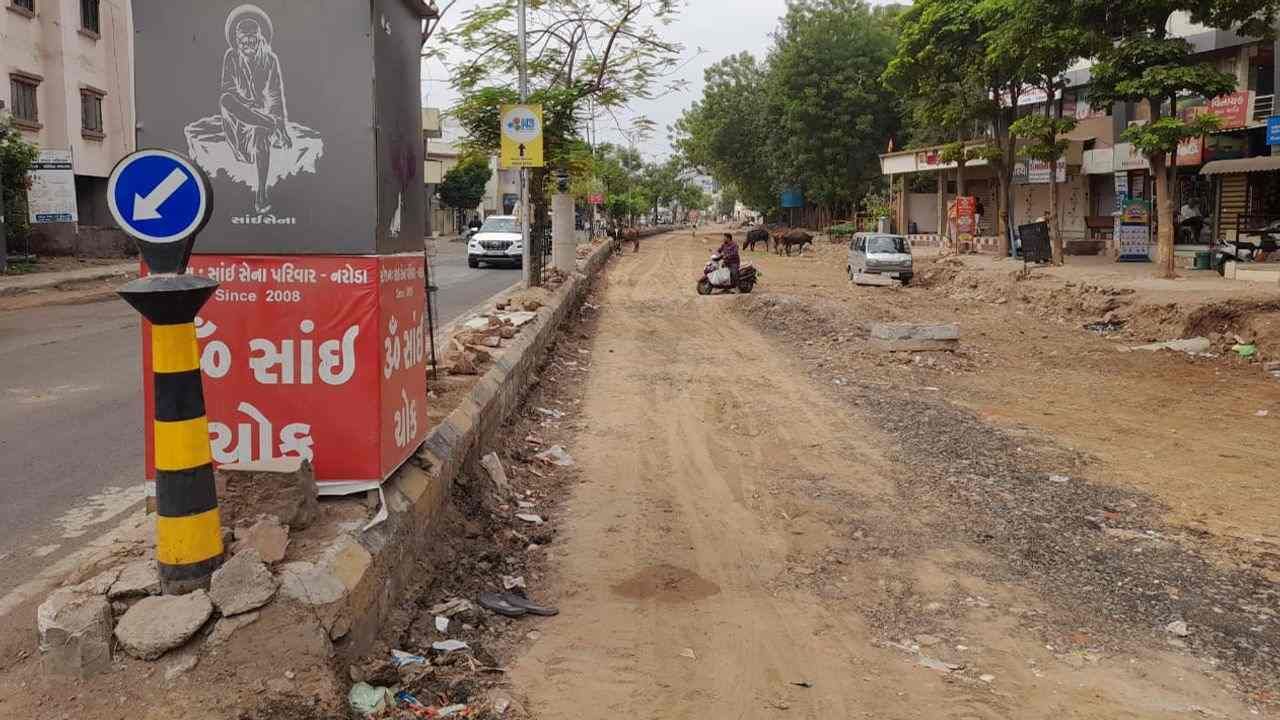 Ahmedabad: ચોમાસામાં મુશ્કેલી માટે તૈયાર રહેજો, નરોડામાં રસ્તો અધુરો, હાટકેશ્વર બ્રિજ પર ભૂવો પડ્યો, મેમનગરમાં રસ્તો બેસી ગયો