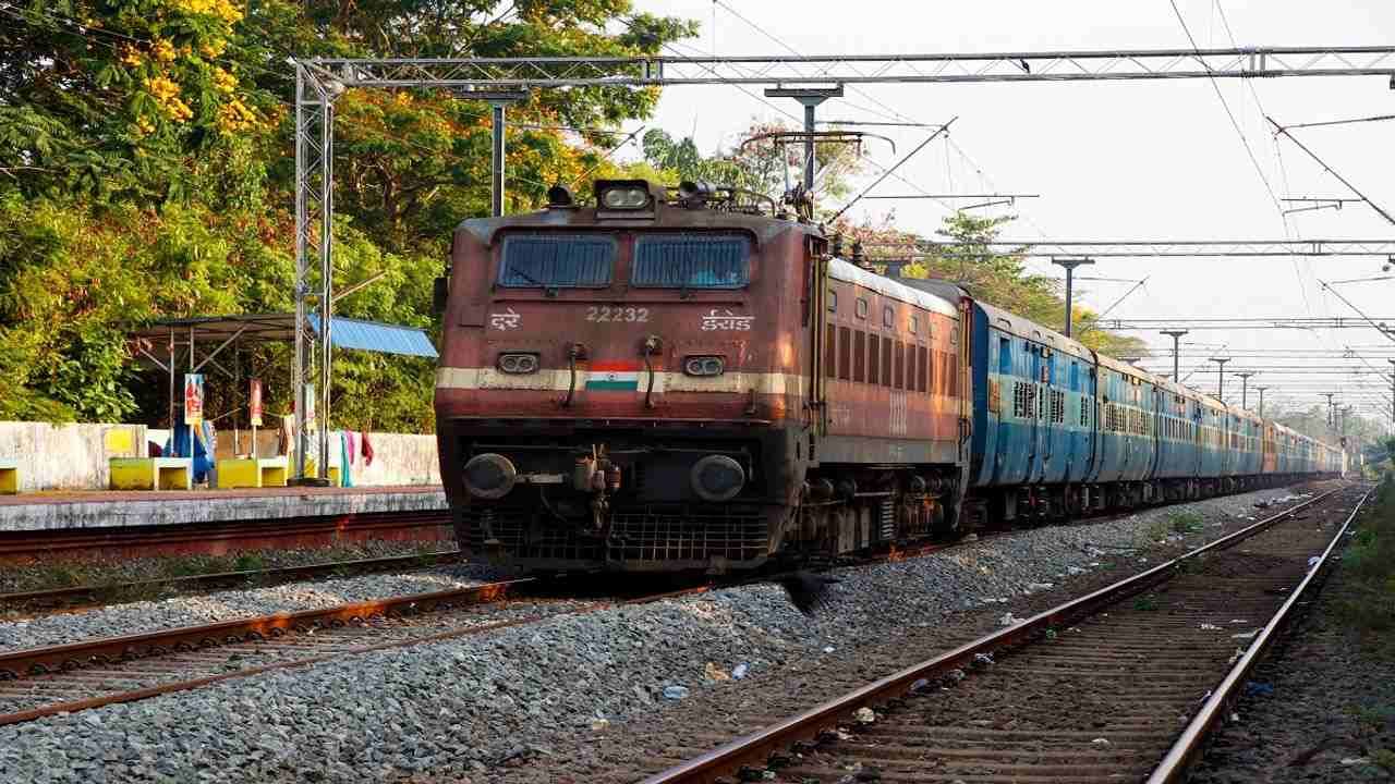 Western Railway news : NTPCના વિદ્યાર્થીઓ માટે અમદાવાદ, ભાવનગર, સુરતથી દોડાવાશે 'પરીક્ષા વિશેષ ટ્રેન' , જાણો કઈ રીતનું રહેશે શિડ્યુલ