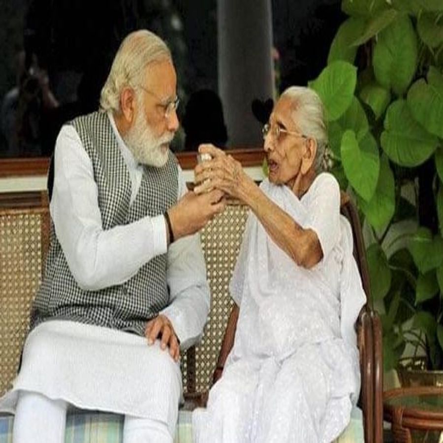 જાન્યુઆરી 2019માં વડાપ્રધાન નરેન્દ્ર મોદી ત્રણ દિવસ માટે ગુજરાતના પ્રવાસ પર આવ્યા હતા.તે દરમિયાન અડધો કલાક સુધી તેઓ માતા સાથે રોકાયા હતા.લોકસભા 2019 ની ચૂંટણીમાં વ્યસ્ત થઈ જવાના કારણે PM મોદી પહેલા જ માતાને મળી આવ્યા. 