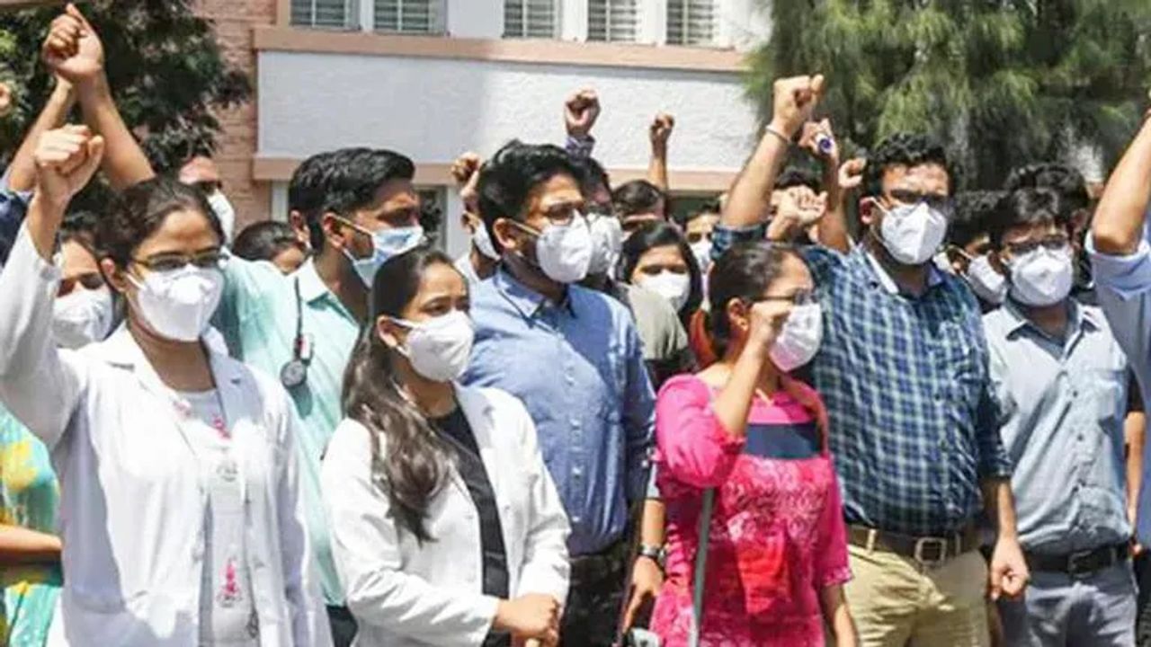 Ahmedabad : જુનિયર રેસિડેન્ટ ડોક્ટરો મુંડન કરાવીને કરશે વિરોધ પ્રદર્શન, હડતાળને પગલે સિવિલમાં અનેક દર્દીઓ રઝળશે