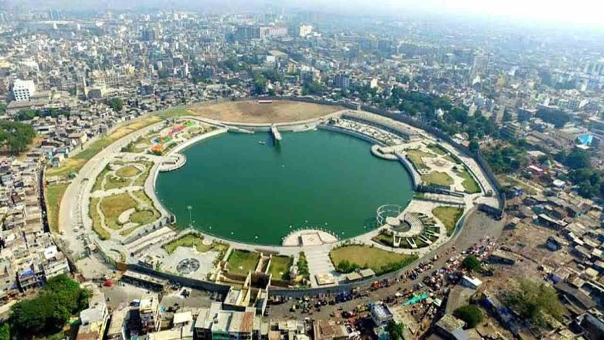 Gujatrat Election: સુરતના વિકાસની મૂરતને ગામેગામ દેખાડશે ભાજપ સત્તાધીશો, શહેરમાં થયેલા વિકાસકાર્યોનો રથ ફેરવશે