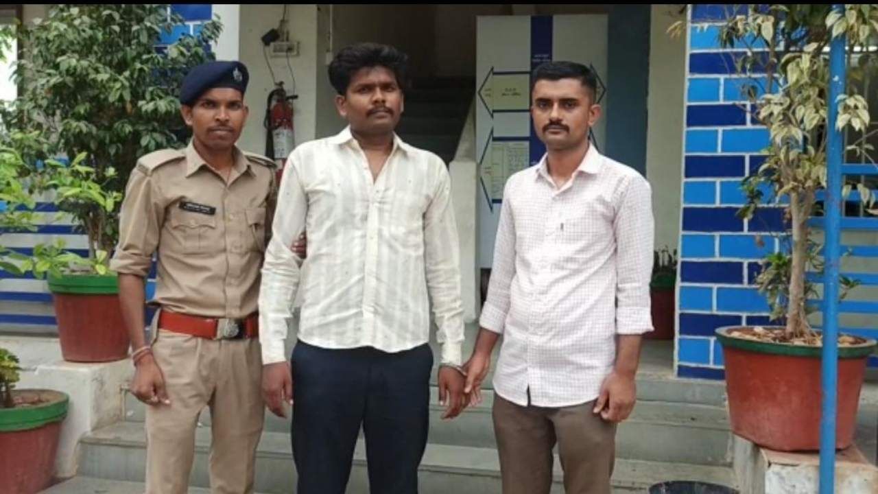 Ahmedabad: પોલીસ ચોકીમાં દારૂની મહેફિલ માણી ફરાર થયેલા ASI સહિત 4 જવાનોમાંથી એક ઝડપાયો