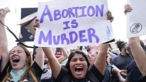 Abortion Ban in US: અમેરિકાની સુપ્રીમ કોર્ટે 50 વર્ષ જુના ચૂકાદાને કર્યો રદ, હવે ગર્ભપાત પર લાગશે પ્રતિબંધ