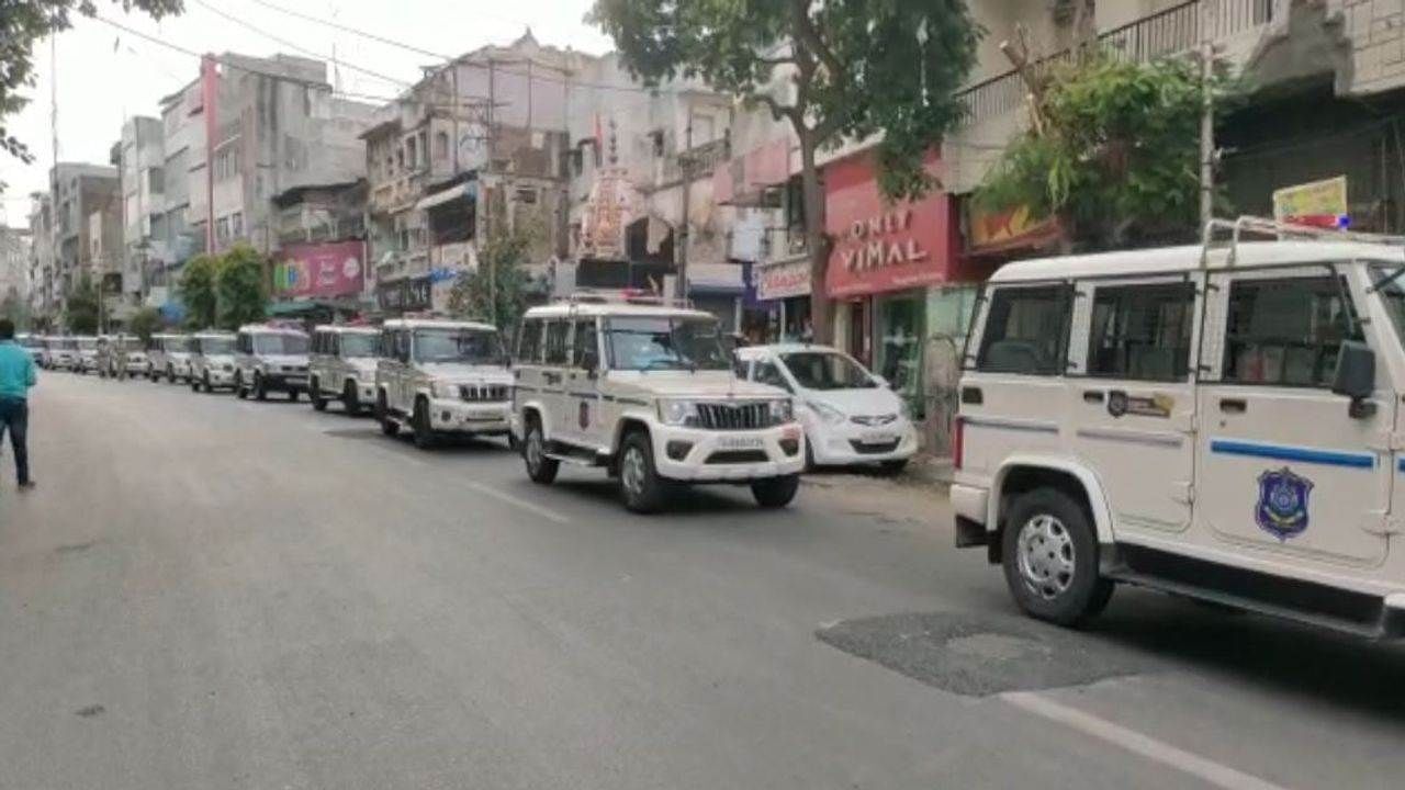 Rathyatra 2022: Foot patrolling of police personnel including DCP officers in sensitive areas for Rathyatra in Vadodara