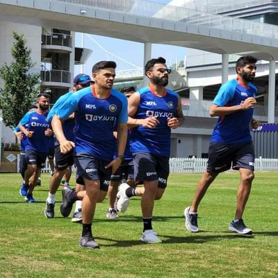 ભારતીય ટીમ ઈંગ્લેન્ડ વિરૂદ્ધ એક ટેસ્ટ, 3 ટી20 અને 3 વનડે મેચોની સીરીઝ માટે ઈંગ્લેન્ડ પહોંચી ગઈ છે. વિરાટ કોહલી, જસપ્રિત બુમરાહ લંડનમાં ખૂબ પરસેવો પાડી રહ્યા છે. ભારતીય ખેલાડીઓ 16 જૂને ઈંગ્લેન્ડ પહોંચ્યા હતા.