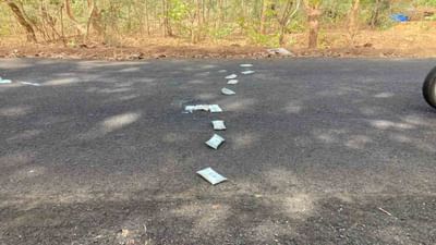 Dahod : ફરી એકવાર સંજીવની યોજના હેઠળ અપાતી દુધની થેલીઓ રસ્તા પર ફેંકેલી હાતલમાં જોવા મળી, ICDS વિભાગ પર બેદરકારીના આક્ષેપ