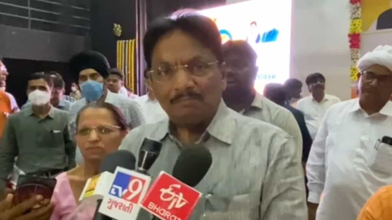 જુનિયર રેસિડેન્ટ ડોક્ટરોની હડતાલઃ આરોગ્યમંત્રીએ કહ્યું, સેવા યથાવત્ નહિ રાખે તો તેમની સામે કાર્યવાહી કરાશે