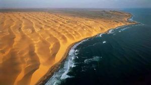 દુનિયાના 5 જાદુઈ સ્થળો, જ્યાં થાય છે સમુદ્ર અને રણનું મિલન, જુઓ ફોટો