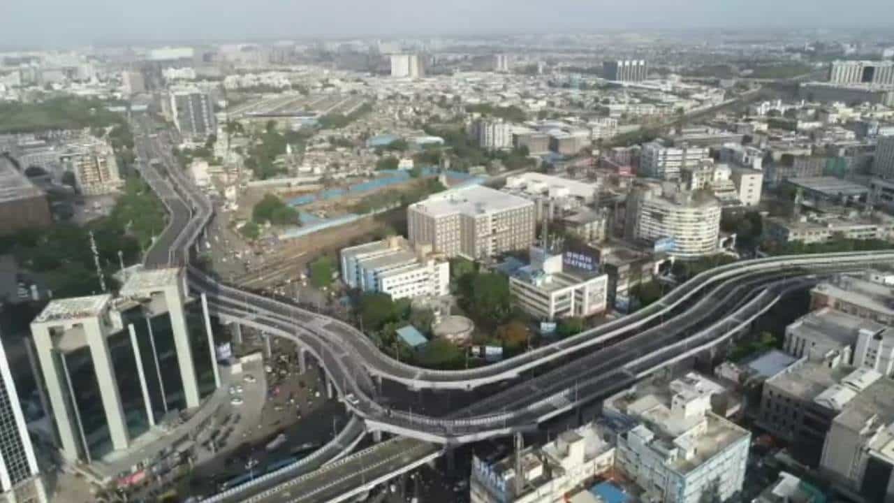 Surat: રાજ્યનો સૌપ્રથમ મલ્ટી લેયર અને મલ્ટી ડિરેક્શન ફ્લાયઓવરબ્રિજ ખુલ્લો મુકાયો