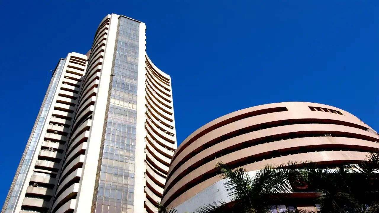 Opening Bell : આજે પણ શેરબજારમાં ઘટાડો યથાવત રહ્યો, Sensex 52500 નીચે સરક્યો તો Nifty 100 પોઇન્ટના ઘટાડા સાથે ખુલ્યો