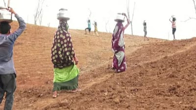 Chhotaudepur: જિલ્લાનું એક એવું ગામ જે નર્મદા નદીને કિનારે હોવા છતાં તરસ્યું