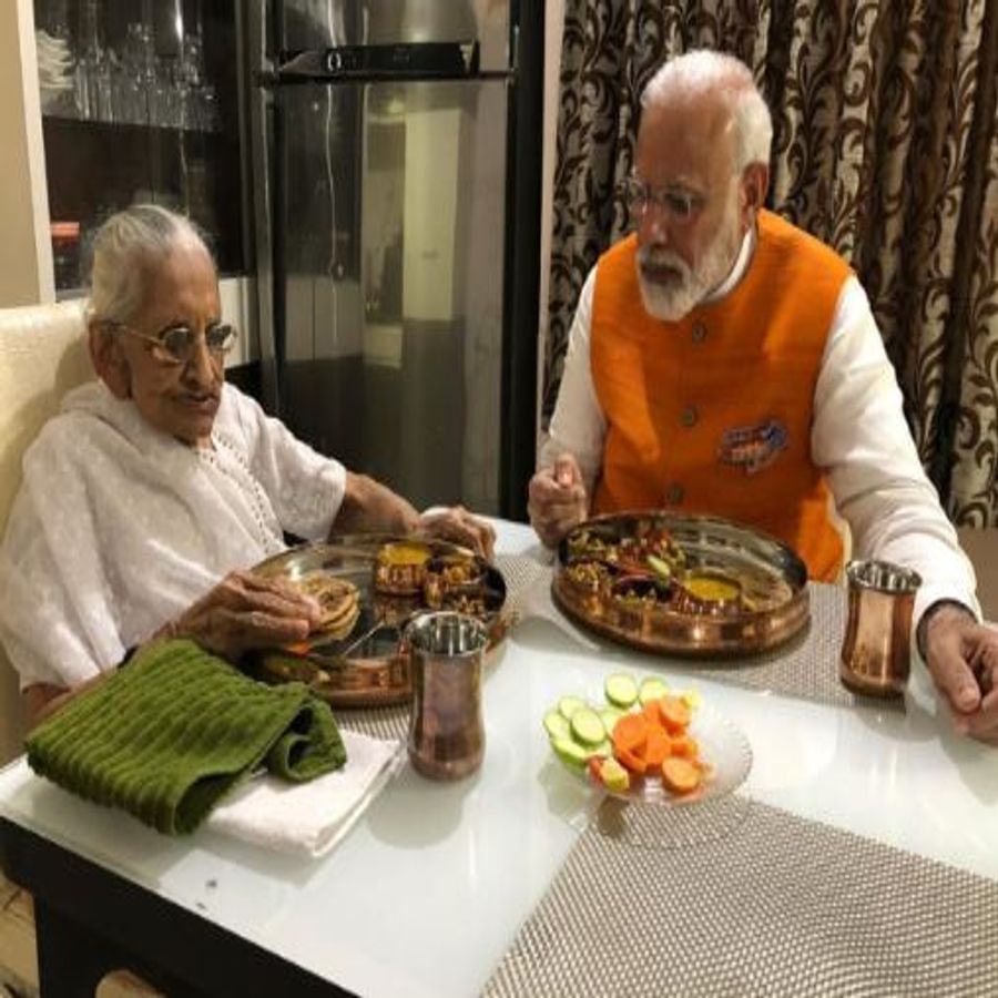  પ્રધાનમંત્રી નરેન્દ્ર મોદીએ 69 માં પોતાના જન્મદિવસની ઉજવણી ગુજરાતમાં કરી હતી. 17 સપ્ટેમ્બર 2021 પ્રધાનમંત્રી નરેન્દ્ર મોદીએ રાયસણ સ્થિત નિવાસ સ્થાને માતા હિરાબાના આશીર્વાદ લીધા. તેમજ માતા હિરાબા સાથે ભોજન લીધુ હતુ.