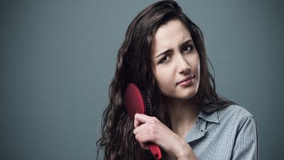 Monsoon Hair Care: ચોમાસામાં ખરતા વાળની સમસ્યા બની જાય છે સામાન્ય, કેવી રીતે રાખશો કાળજી?