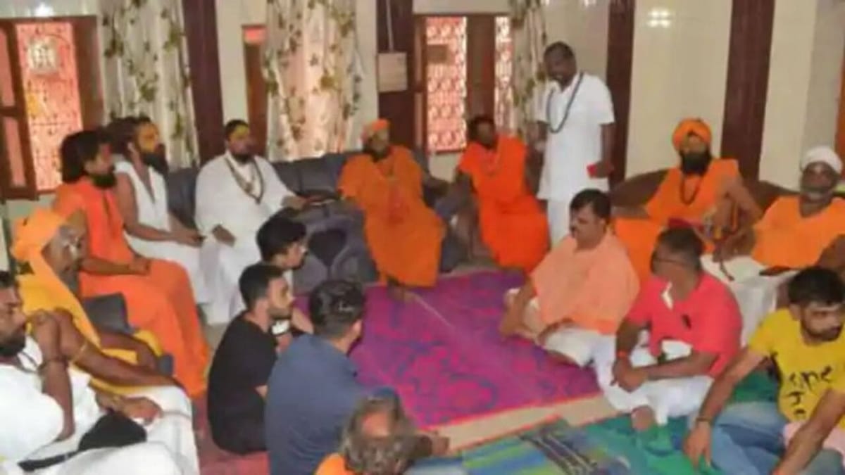 કાશી ધર્મ પરિષદમાં નૂપુર શર્માને મળ્યો સંતોનો સાથ, શુક્રવારની નમાજ પછી થયેલી હિંસા પર સંતોએ નારાજગી વ્યક્ત કરી