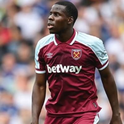 વેસ્ટ હેમના સ્ટાર ફૂટબોલર કર્ટ જૌમા માટે છેલ્લા કેટલાક દિવસો સારા રહ્યા છે. દર અઠવાડિયે કરોડોની કમાણી કરનાર આ ખેલાડી હવે સમાજ સેવા કરતો જોવા મળશે. આ ફૂટબોલરની ઈચ્છાથી નથી પરંતુ તે એક સજા છે. એક બિલાડી સ્ટાર ફૂટબોલરને કોર્ટમાં લઈ ગઈ અને તેને સમાજ સેવા કરવા મજબૂર કરી દીધો.