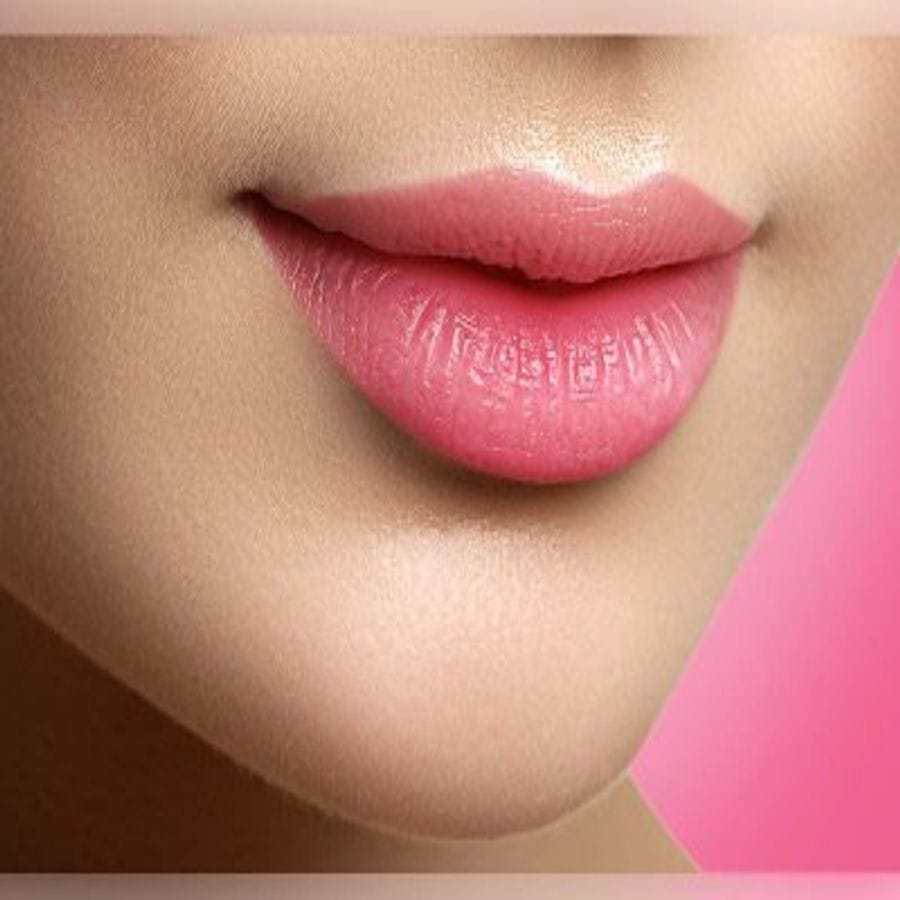 ગુલાબના પાન ફાટેલા હોઠની સમસ્યાને પણ દૂર કરી શકે છે. તમે ગુલાબના પાનને પીસીને તેમાં લીંબુ અને મધ મિક્સ કરો. આ પછી તેને સૂતી વખતે હોઠ પર લગાવો.