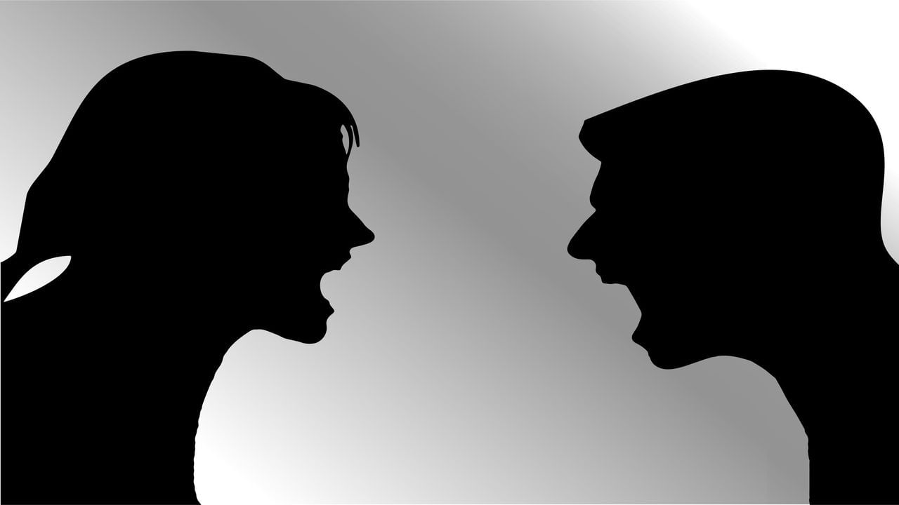 man-woman-arguing-silhouette (1)