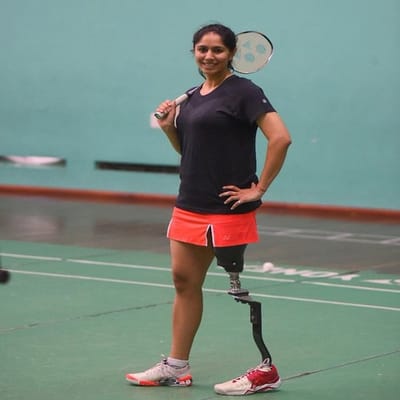 પીવી સિંધુ વર્ષ 2019માં વર્લ્ડ ચેમ્પિયન બની હતી. જોકે તે બેડમિન્ટનમાં વિશ્વ ચેમ્પિયન બનનાર તે એકમાત્ર ખેલાડી હતી. તેણી વિશ્વ ચેમ્પિયન બન્યાના પાંચ દિવસ પછી, ભારતની માનસી જોશીએ પેરા વર્લ્ડ ચેમ્પિયનશિપમાં સુવર્ણ ચંદ્રક જીતીને ઇતિહાસ રચ્યો હતો. અકસ્માતે માનસીને એન્જિનિયરમાંથી બેડમિન્ટન ખેલાડી બનાવી દીધી. માનસી આજે એટલે કે 11 જૂને તેનો 33મો જન્મદિવસ ઉજવી રહી છે. માનસી રાજકોટમાં જન્મી હતી. તેને અમદાવાદ સાથે પણ છે ખાસ લગાવ.