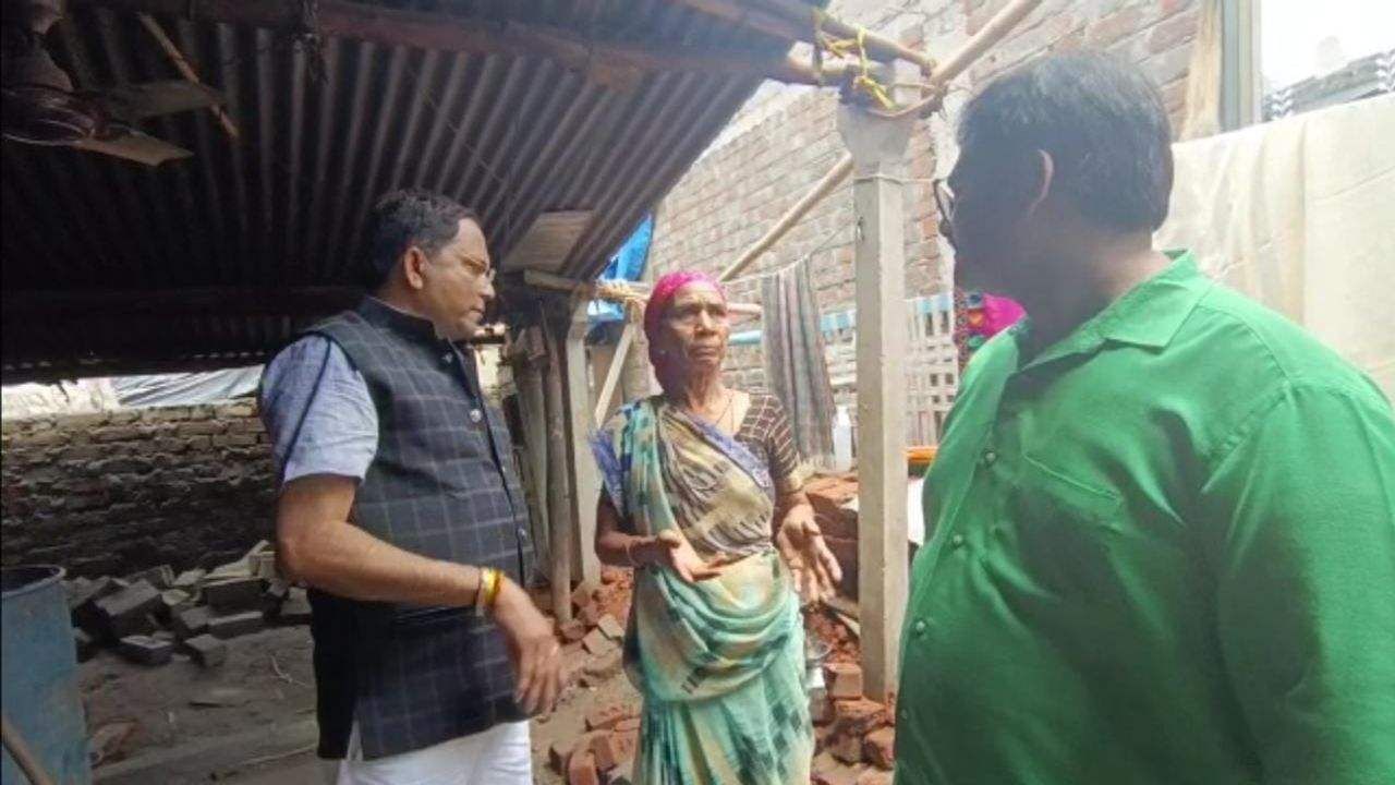 Surat : ઓલપાડના કિમ ગામે વરસાદે સર્જી તારાજી, રાજ્યમંત્રી મુકેશ પટેલે અસરગ્રસ્તોની મુલાકાત લઇ સહાયની આપી ખાતરી