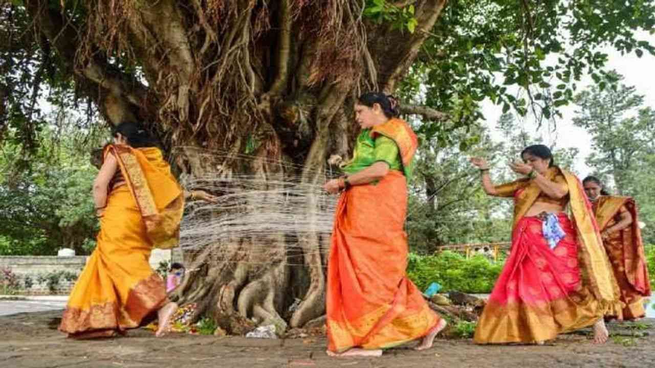 Jyeshtha Purnima 2022 : આજે વટસાવિત્રી, જાણો વટ પૂર્ણિમાનું મહત્વ અને વ્રત કથા