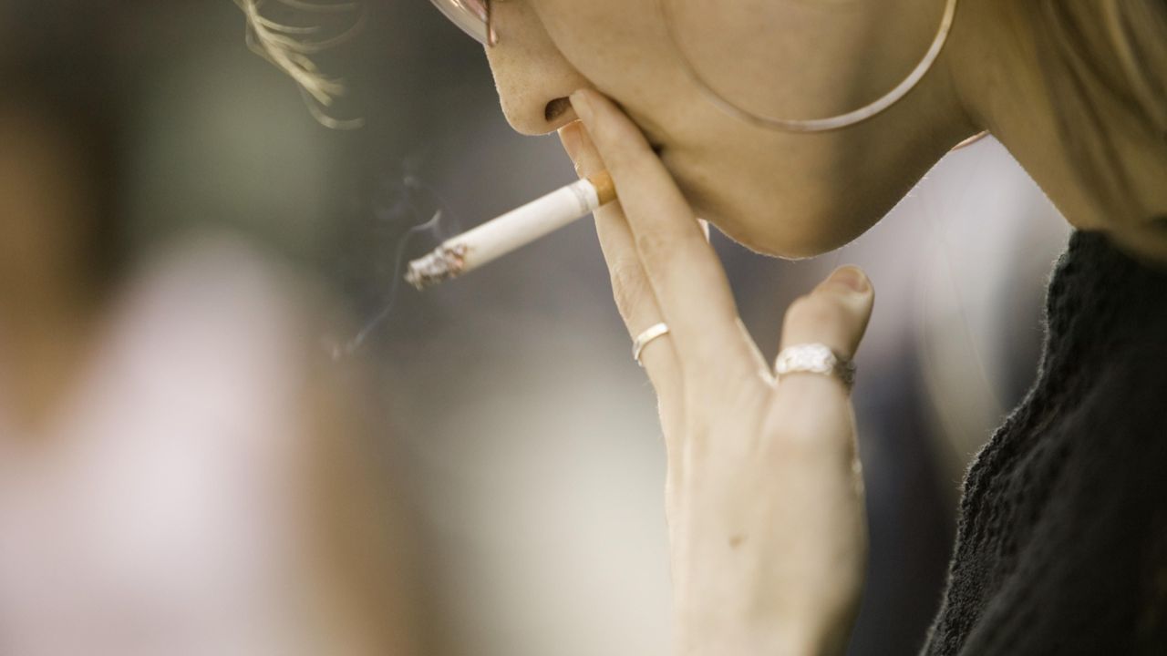 Smoking Side Effects : પુરુષો કરતા મહિલાઓને ધુમ્રપાનથી થાય છે વધુ નુકશાન, ગર્ભવતી સ્ત્રીઓ ખાસ વાંચે