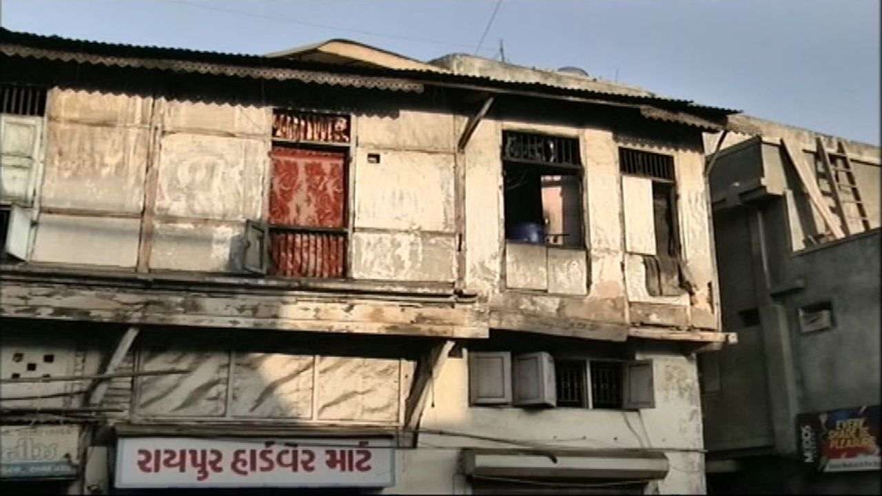 Ahmedabad: રથયાત્રા પહેલા કોર્પોરેશન એલર્ટ મોડ પર, રથયાત્રાના રુટ પર જર્જરિત મકાનોને આપી નોટિસ