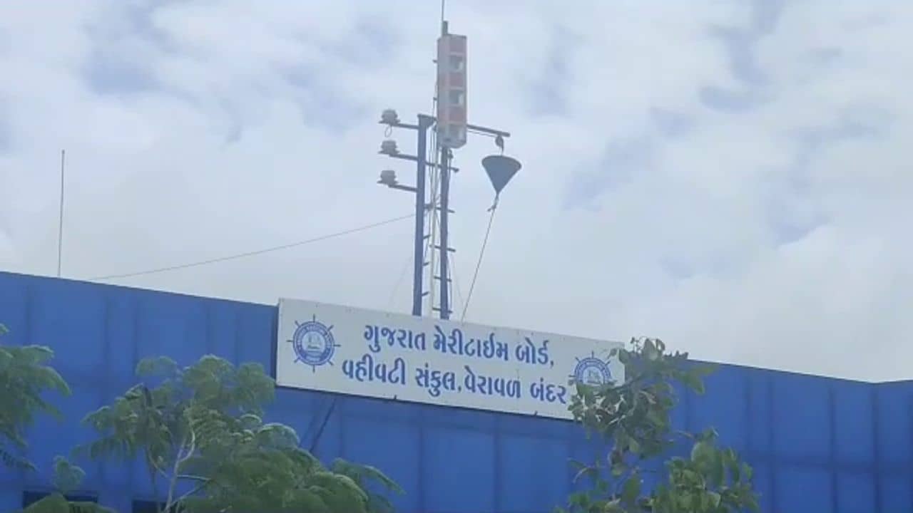 હવામાન વિભાગે દરિયાકિનારે ભારે પવન ફુંકાવાની કરી આગાહી, જાણો કયા બંદરો પર સાવચેતી માટે લાગ્યુ 3 નંબરનું સિગ્નલ