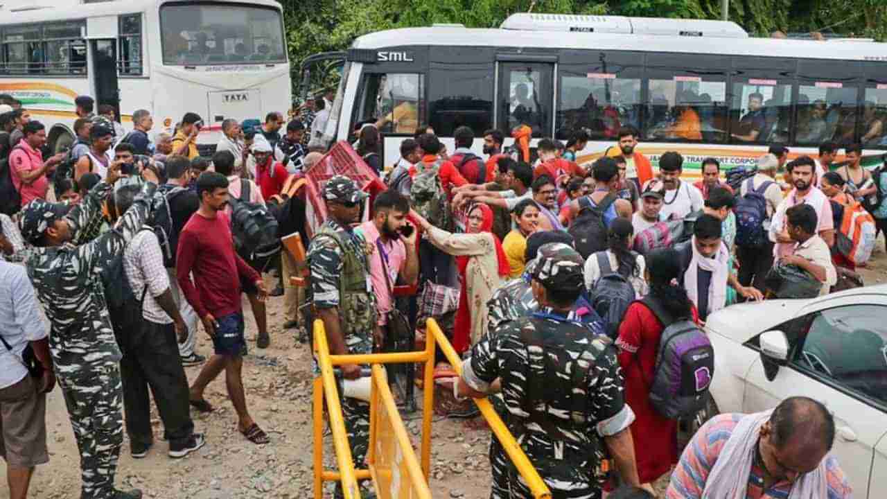 Amarnath Yatra: જમ્મુ-કાશ્મીરના કુલગામમાં મોટી દુર્ઘટના, બસ અને ડમ્પરની ટક્કરમાં 20 યાત્રીઓ ઘાયલ, 2 લોકોની હાલત ગંભીર