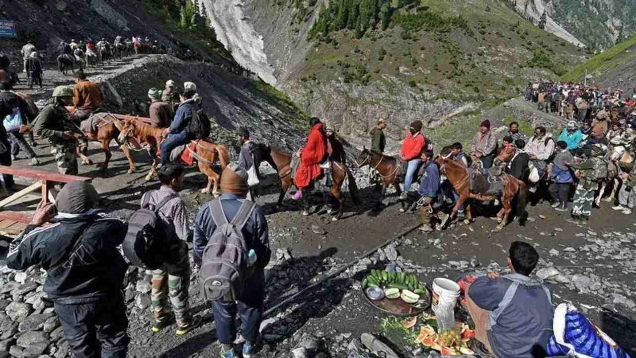 Amarnath Yatra: અમરનાથ ગુફા પાસે તબાહીમાં અત્યાર સુધીમાં 15 લોકોના મોત, બચાવ કાર્યમાં હેલિકોપ્ટરની મદદ લેવામાં આવી રહી છે, વાંચો 10 મોટા અપડેટ્સ